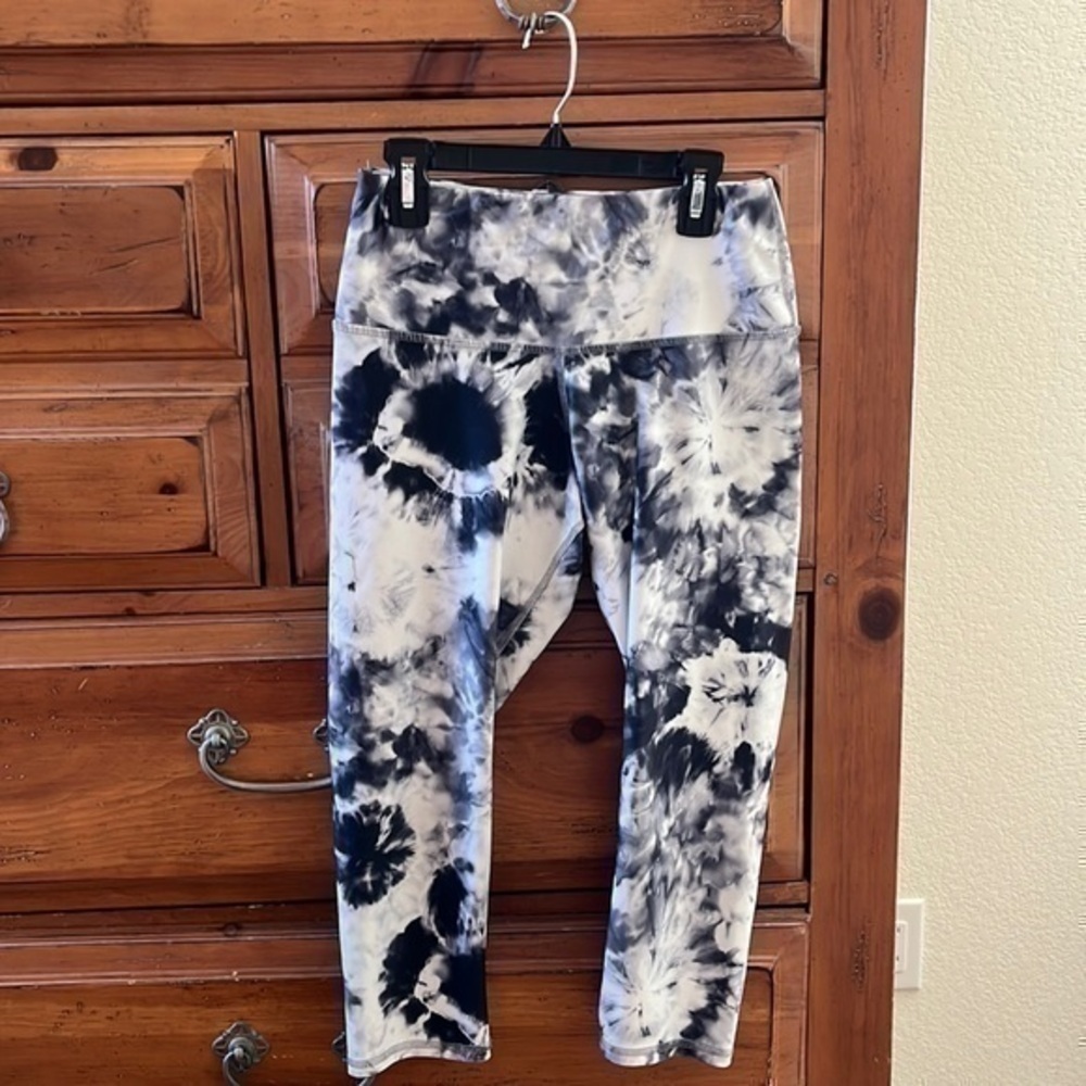 Noli Active Women’s blue and white leggings size small NWOT